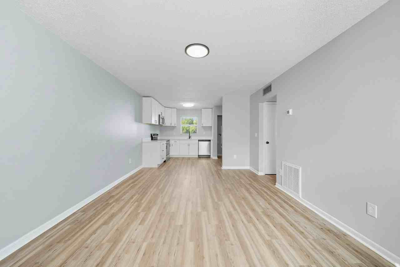 710 East Floribraska Avenue, Unit D - Photo 3 of 15