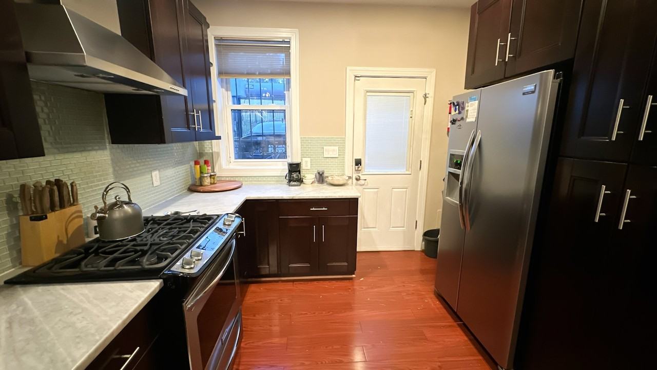 158 R Street Northeast - Photo 4 of 16