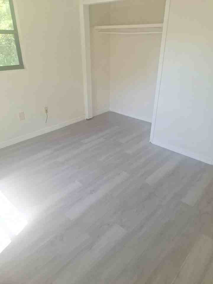 914 Southeast 18th Terrace - Photo 2 of 12