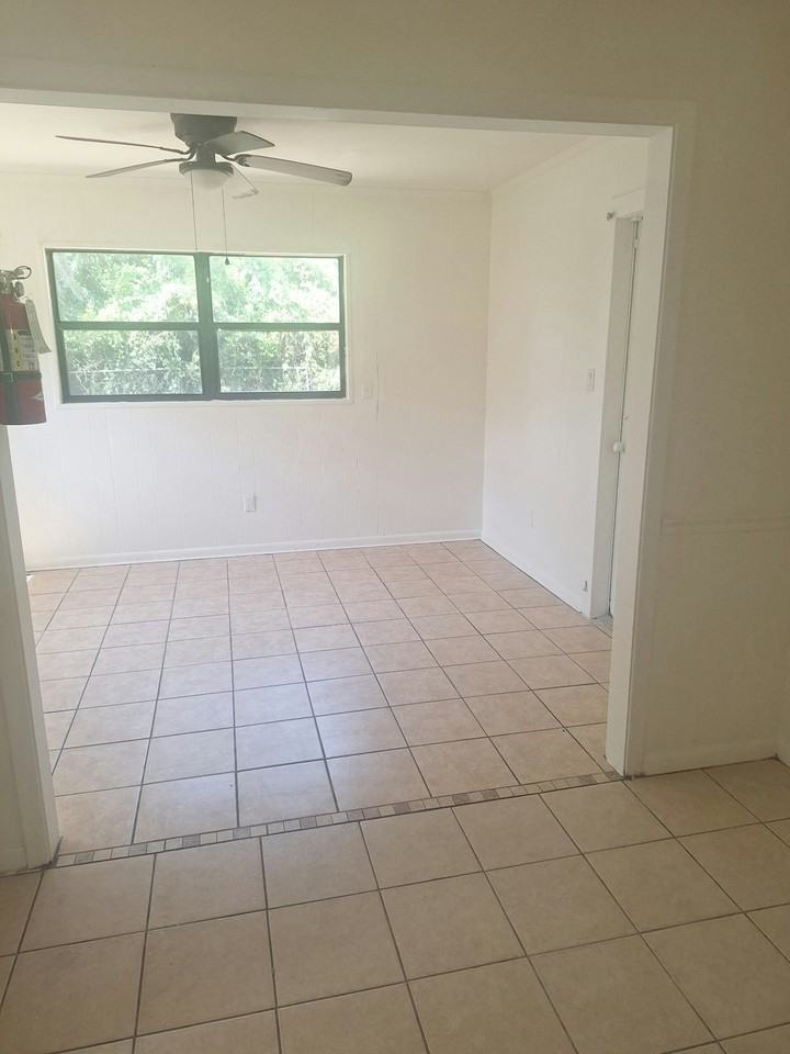 914 Southeast 18th Terrace - Photo 4 of 12