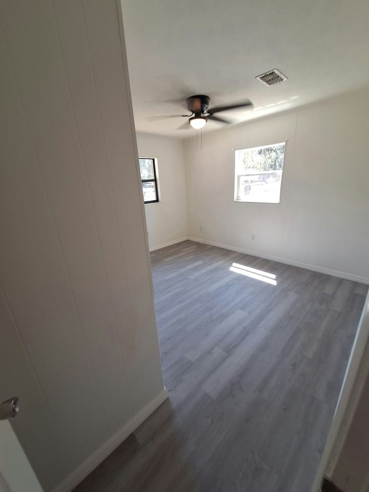 914 Southeast 18th Terrace - Photo 5 of 12