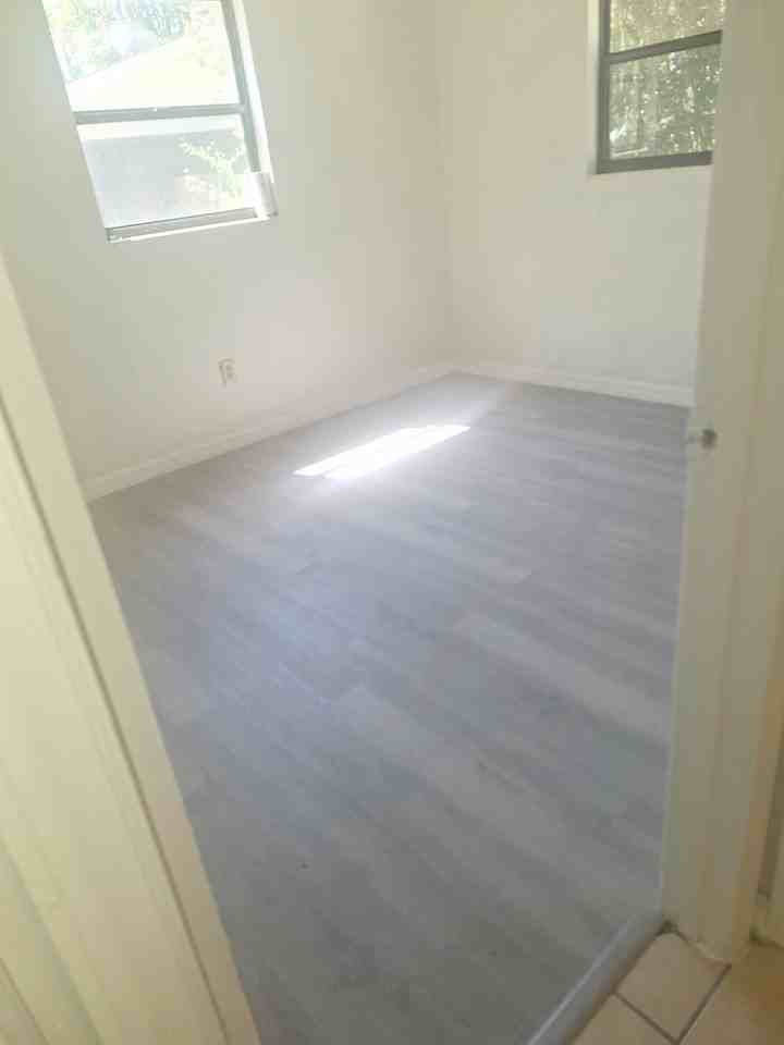 914 Southeast 18th Terrace - Photo 7 of 12