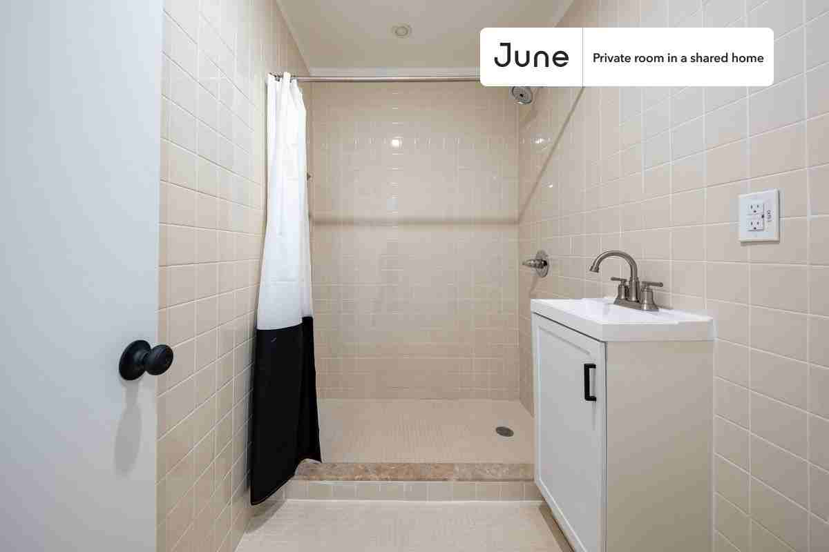 624 E 17th St #A - Photo 4 of 17