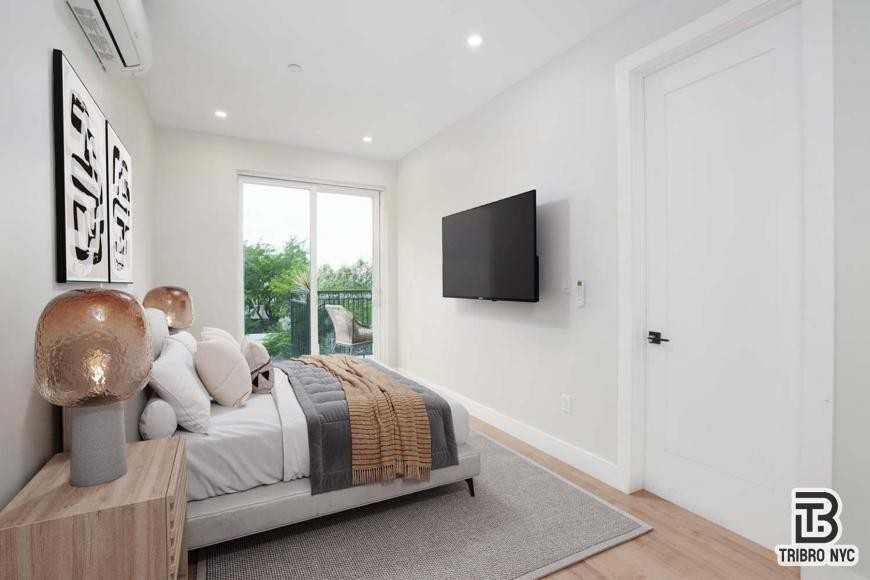 92 Manhattan Avenue - Photo 4 of 6