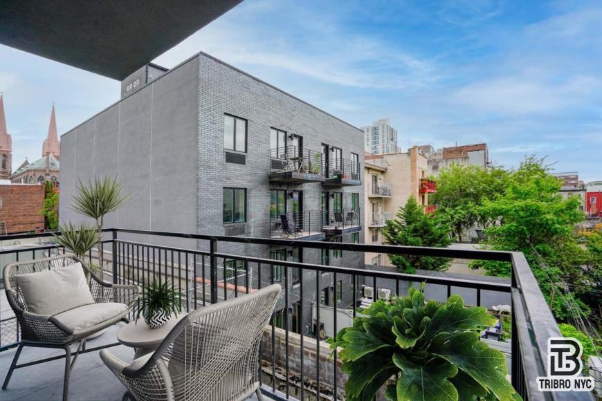 92 Manhattan Avenue - Photo 6 of 6