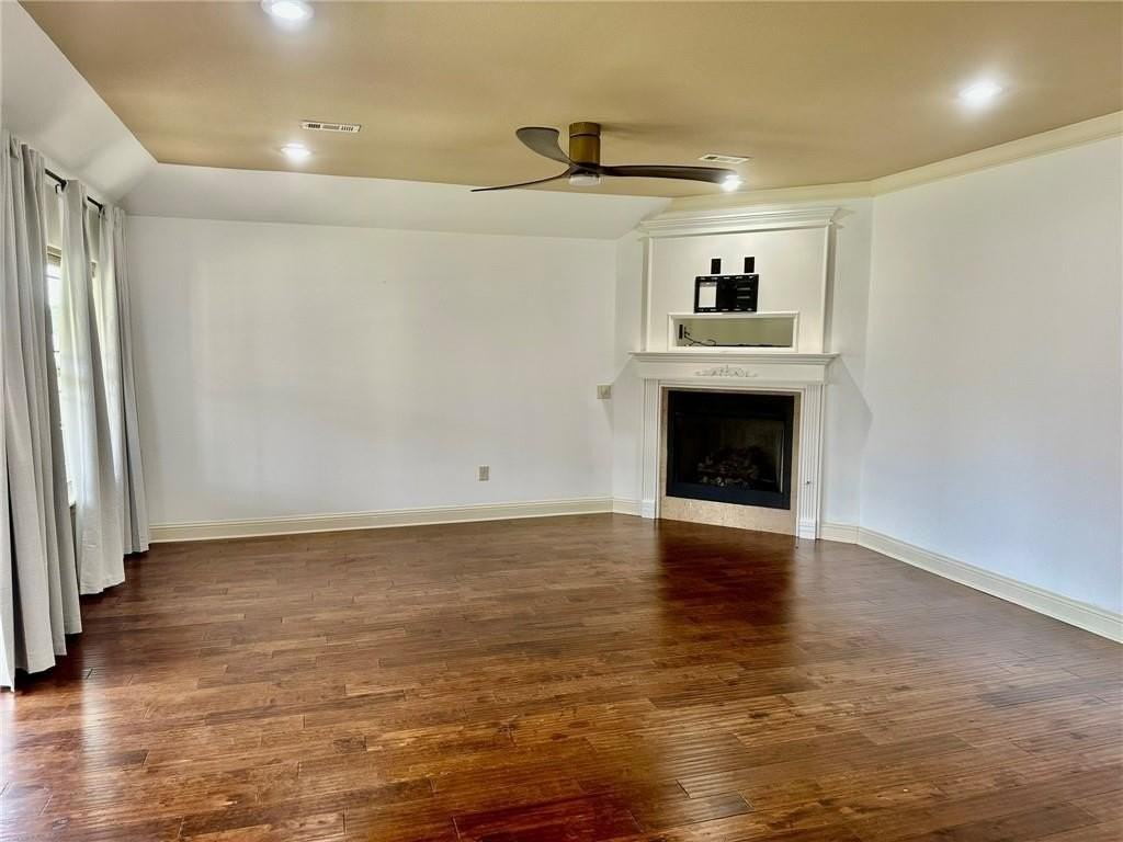 5811 S 67th St - Photo 4 of 35