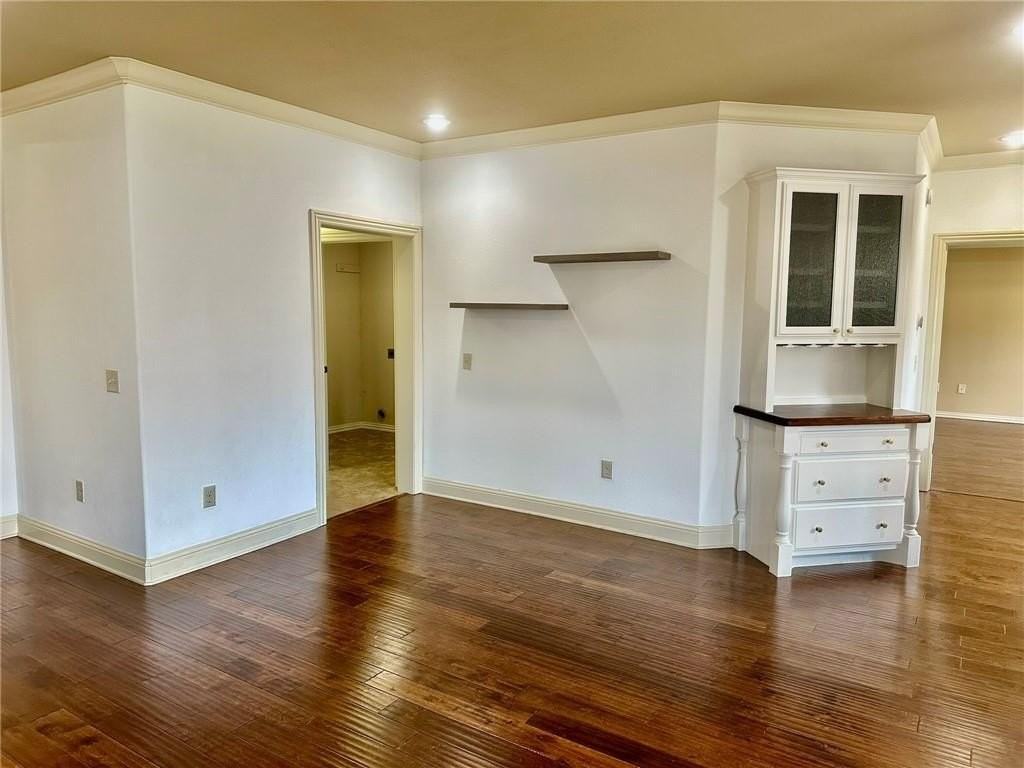 5811 S 67th St - Photo 6 of 35