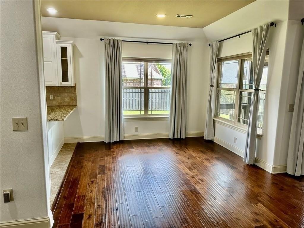 5811 S 67th St - Photo 7 of 35