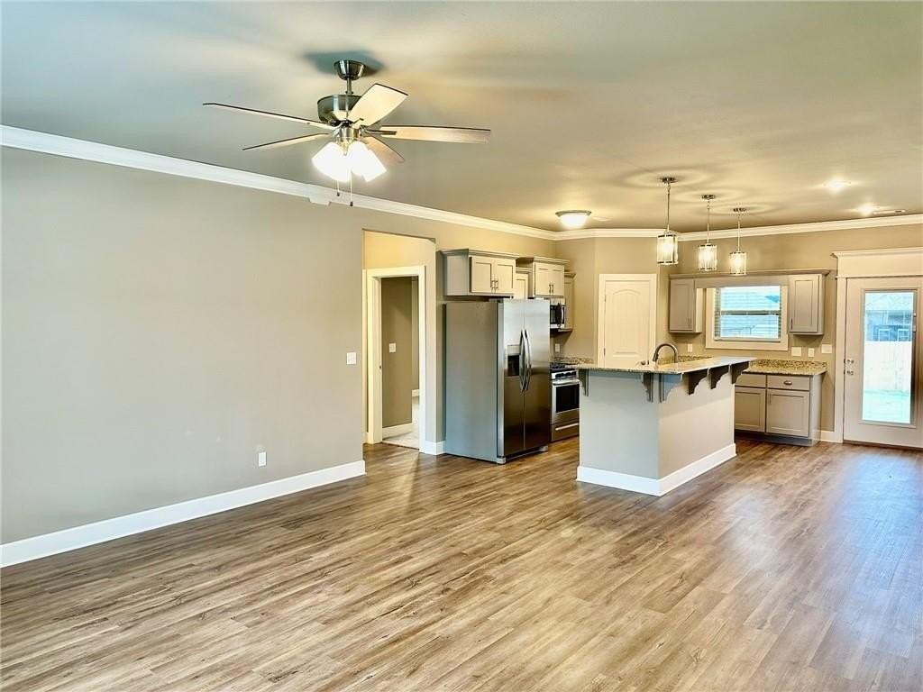 861 Sugar Loaf St - Photo 4 of 25