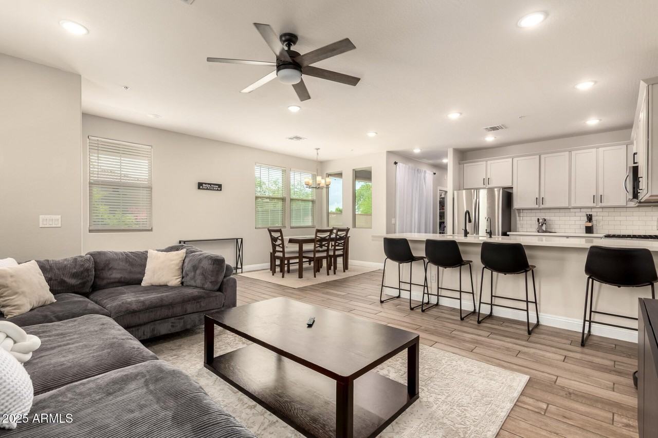 2470 N Heritage St - Photo 2 of 33