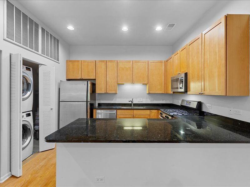 945 N Howe St #H - Photo 3 of 8