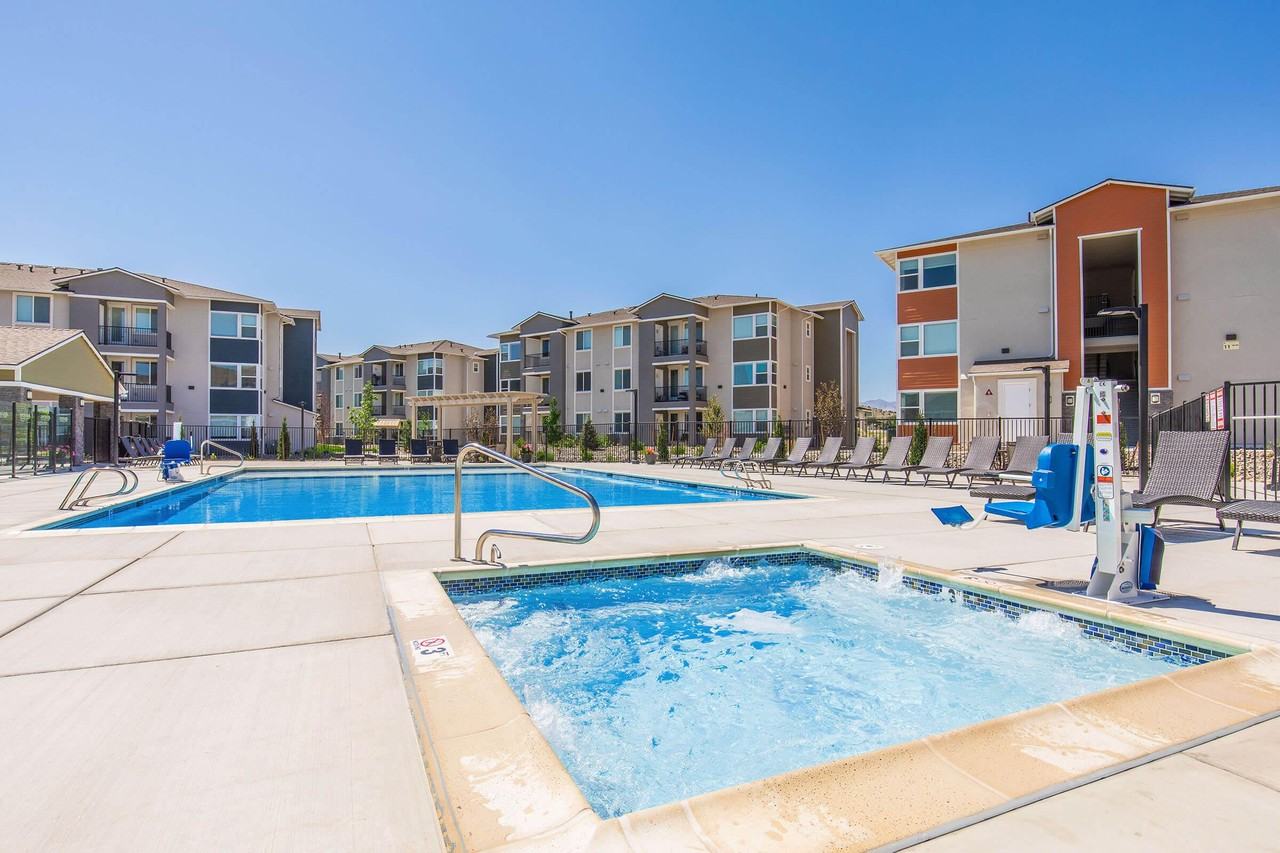 Seasons at Stonebrook - Photo 5 of 50