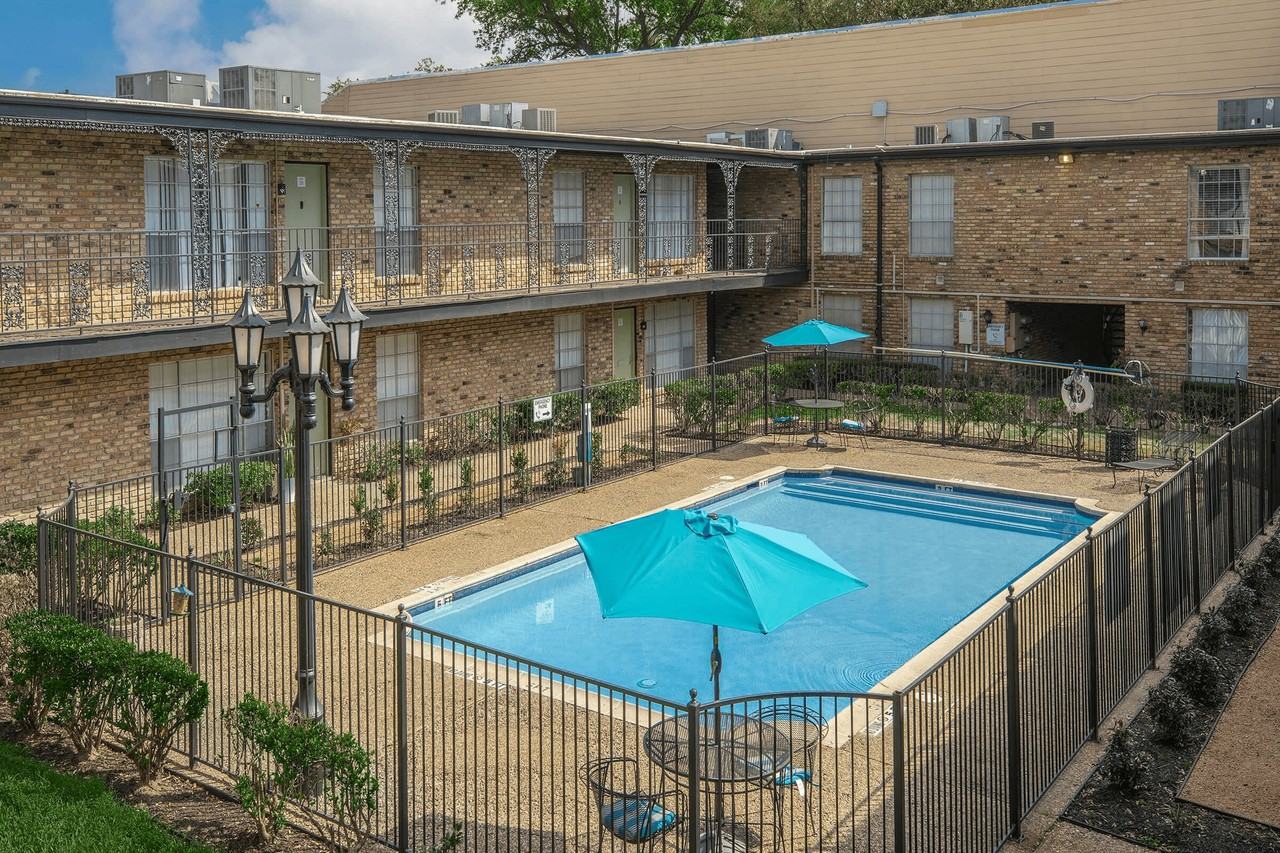 Tiffanys at the Galleria II - Photo 6 of 40