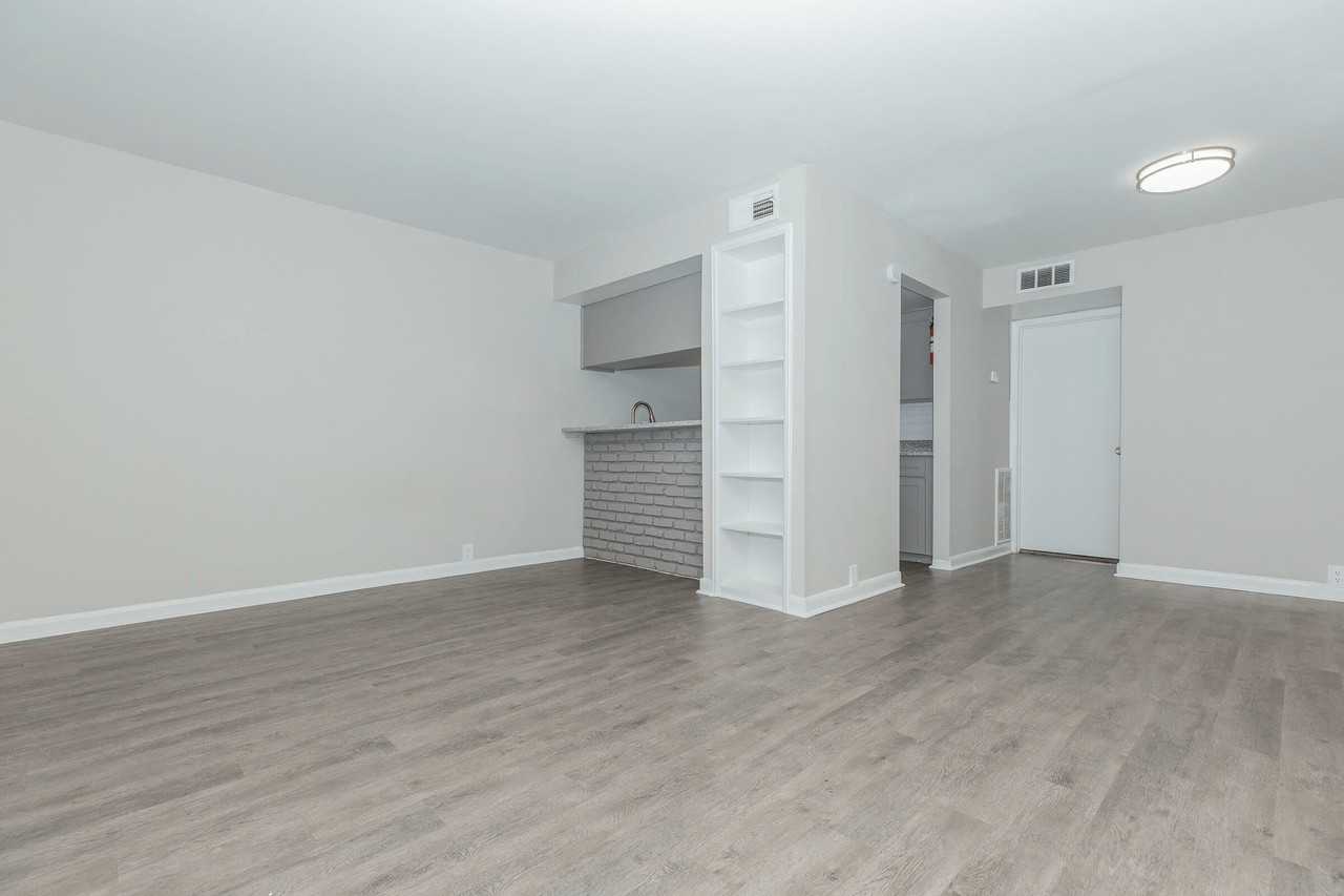 Tiffanys at the Galleria II - Photo 3 of 40