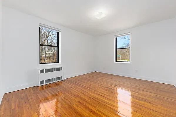 Grand Central Pkwy #1H - Photo 2 of 5