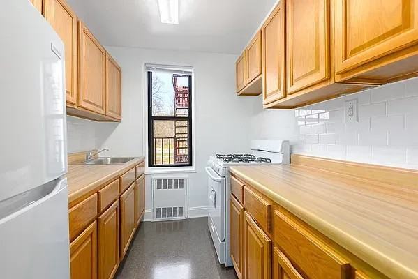 Grand Central Pkwy #1H - Photo 3 of 5