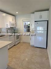 2611 Ne 8th Ter #1A - Photo 3 of 8