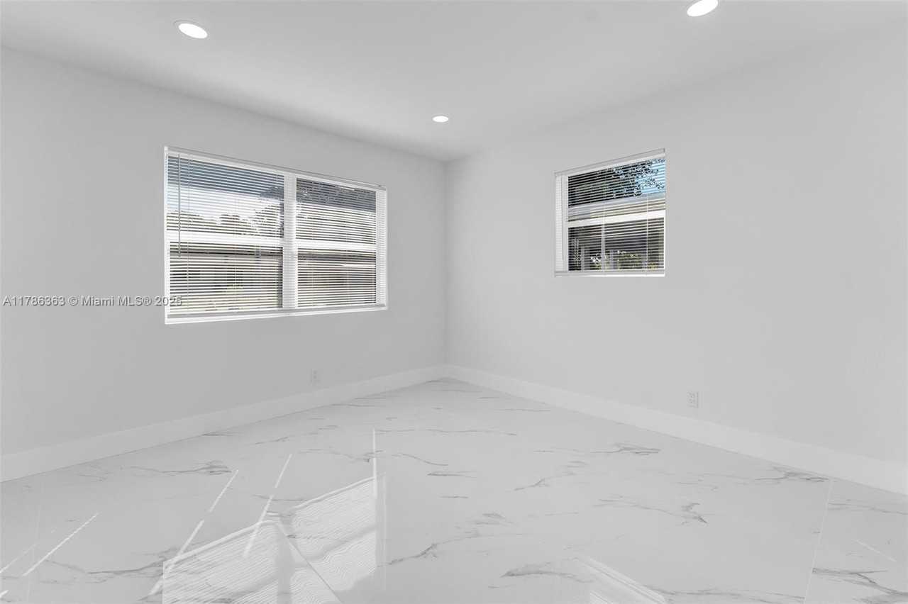 3837 Ne 16th Ter #1A - Photo 7 of 8