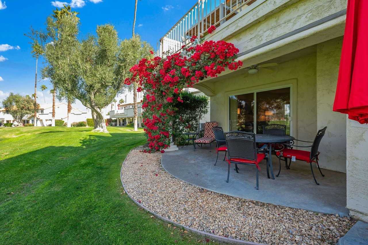 207 Desert Falls Cir - Photo 3 of 14