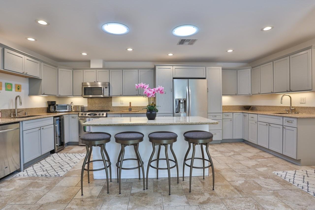 1421 Sunflower Cir N - Photo 4 of 39