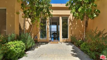 featured image of 14445 Mulholland Dr