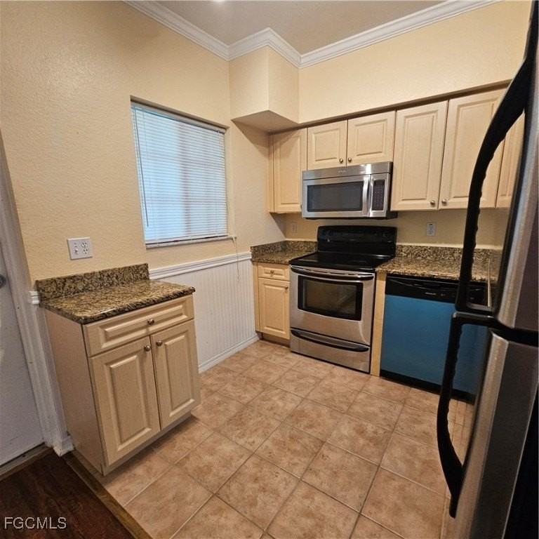 8423 Bernwood Cove Loop Apt 409 #409 - Photo 6 of 27