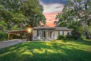 featured image of 315 Azalea Cir W