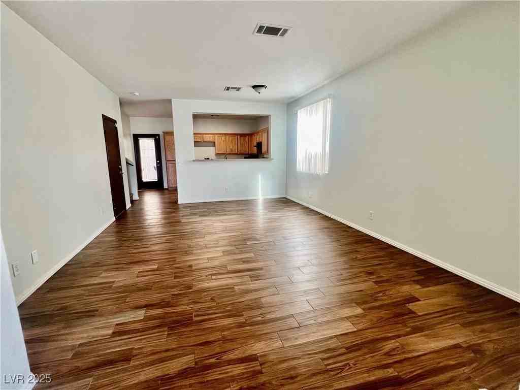 1324 Sun Village Ave - Photo 3 of 34