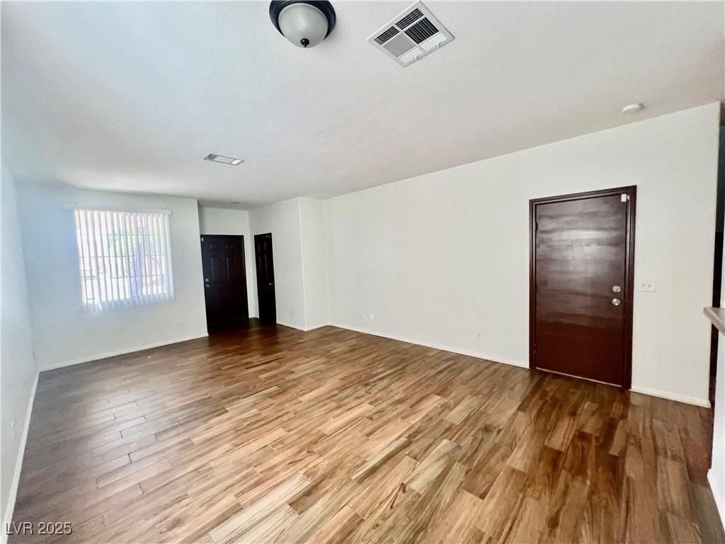 1324 Sun Village Ave - Photo 4 of 34