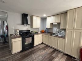 featured image of 27 Catherine St #2