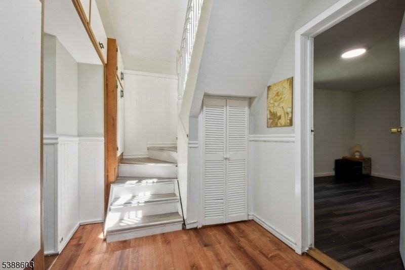 7 Cole Ave - Photo 3 of 32