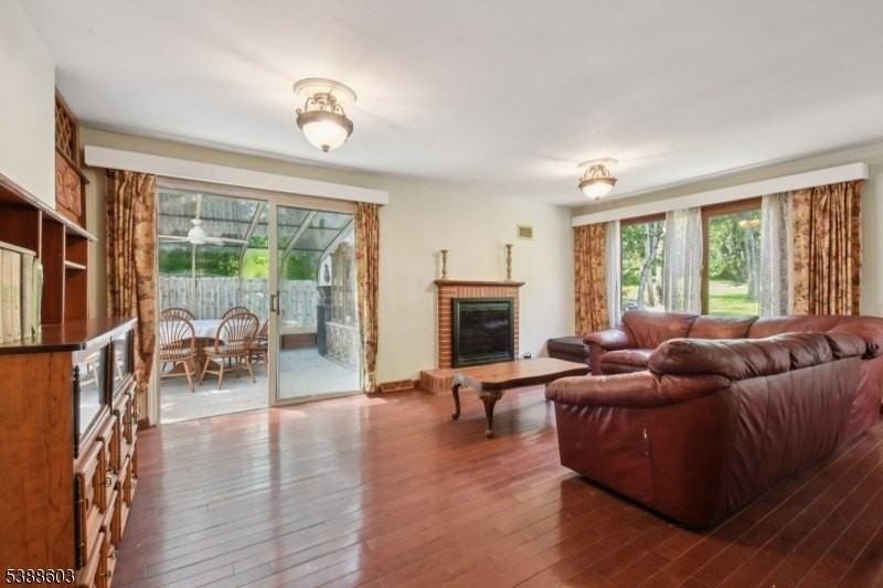 7 Cole Ave - Photo 5 of 32