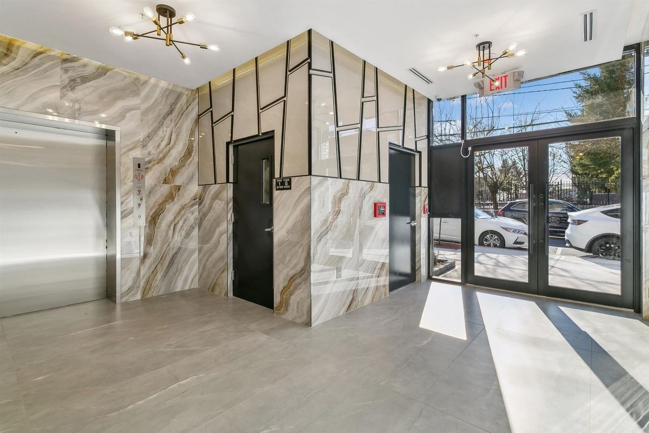 582 66th St #301 - Photo 5 of 17