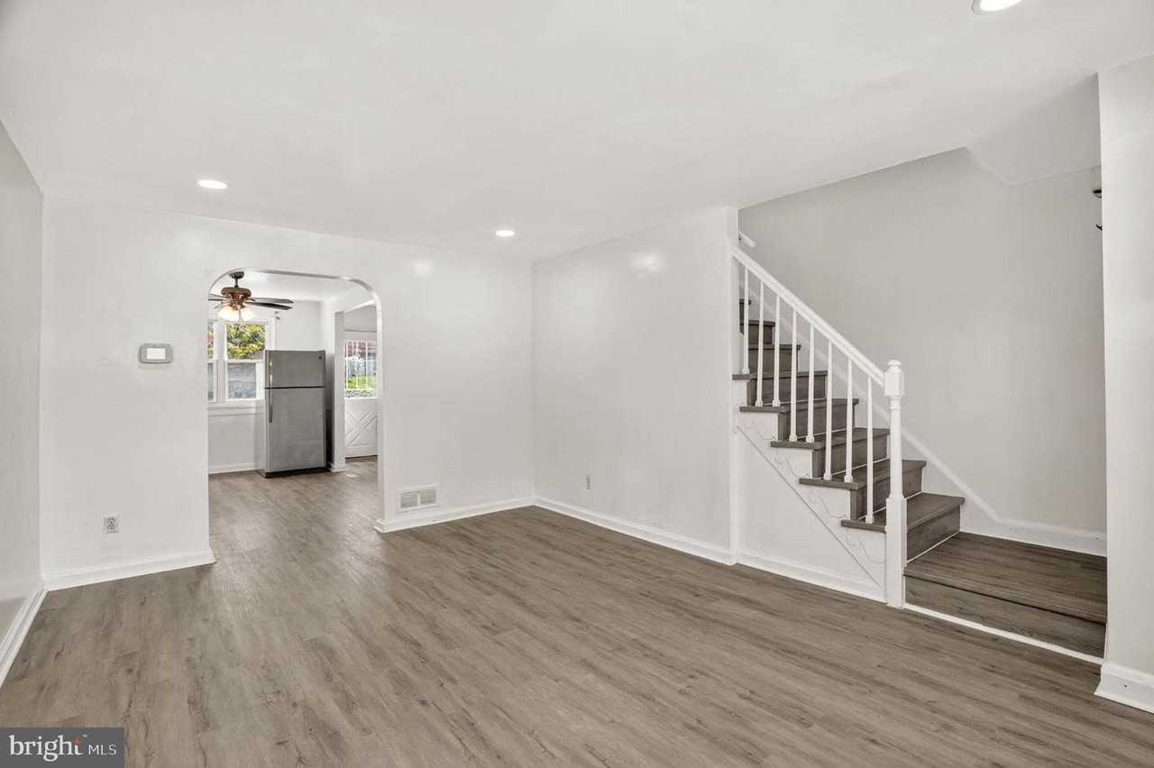 5427 Channing Rd - Photo 3 of 15