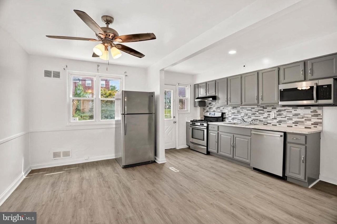 5427 Channing Rd - Photo 4 of 15