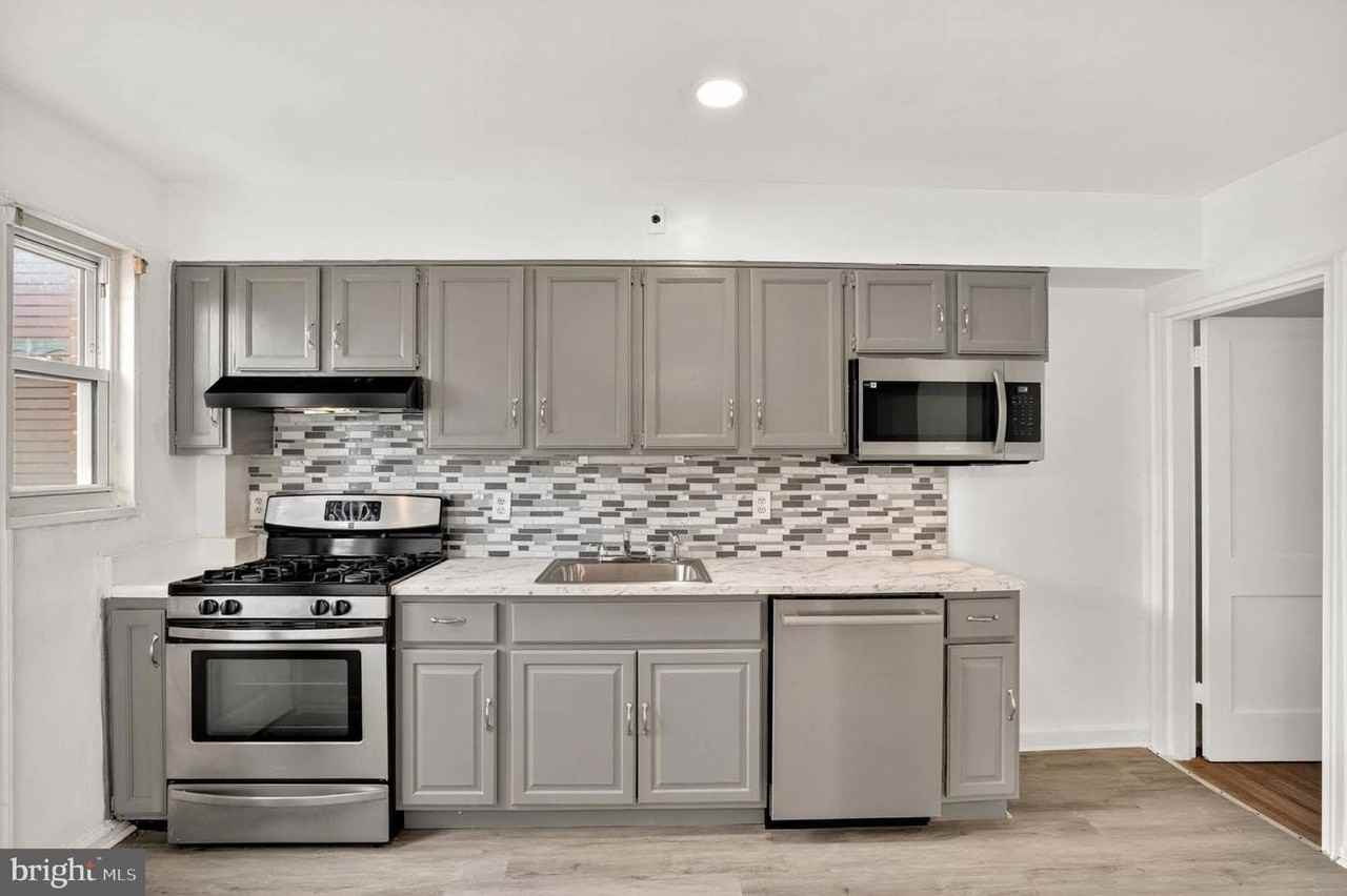 5427 Channing Rd - Photo 5 of 15