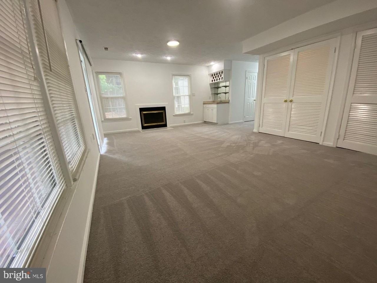 8013 Hilliard Dr - Photo 3 of 14