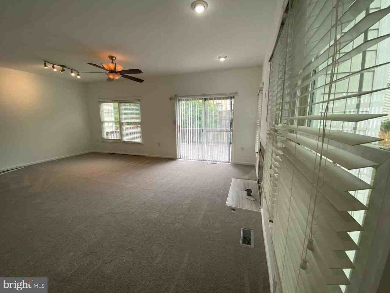 8013 Hilliard Dr - Photo 4 of 14