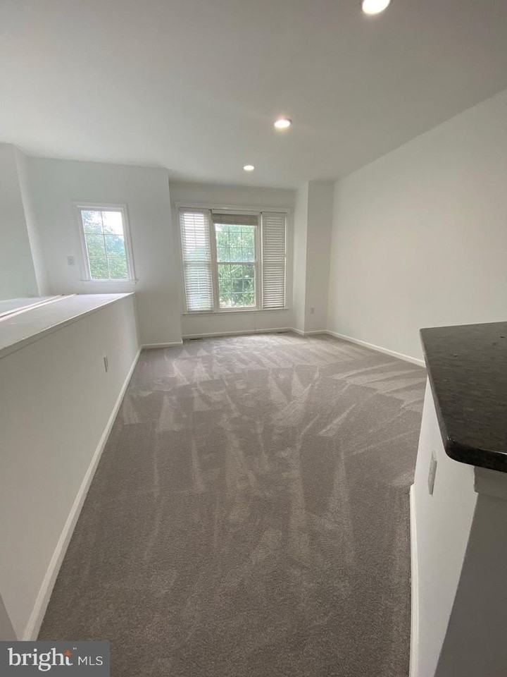 8013 Hilliard Dr - Photo 7 of 14