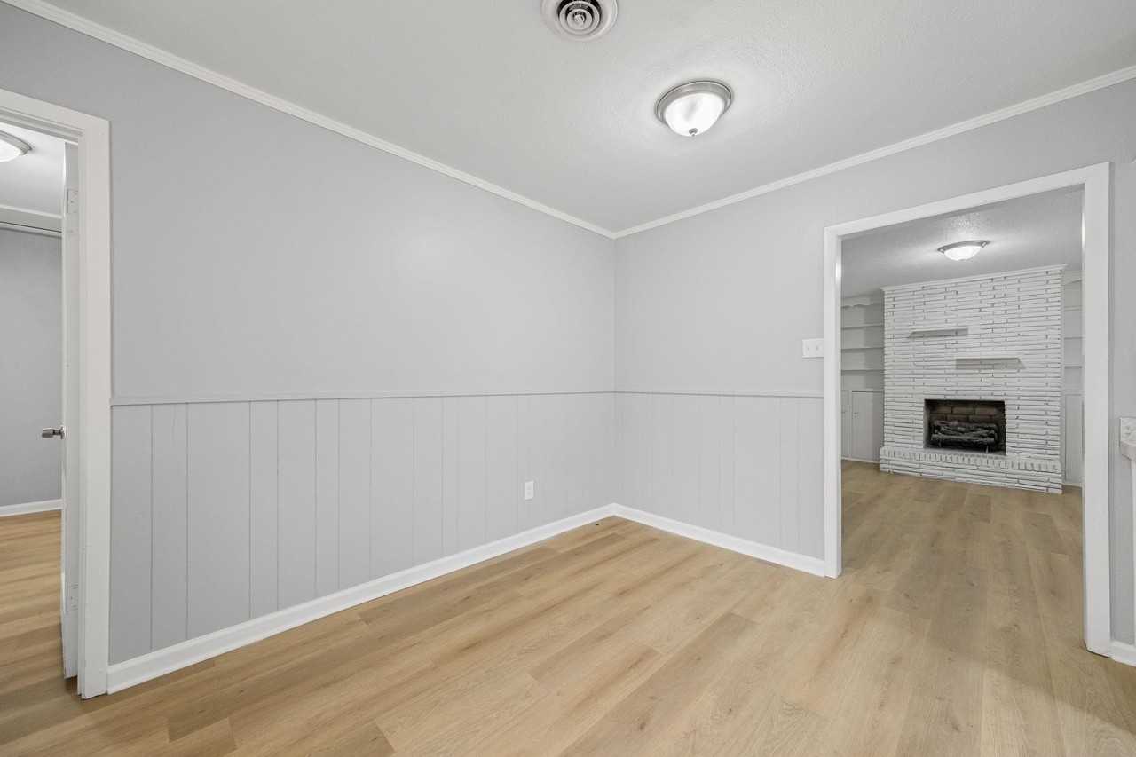 995 Avon Road - Photo 4 of 21