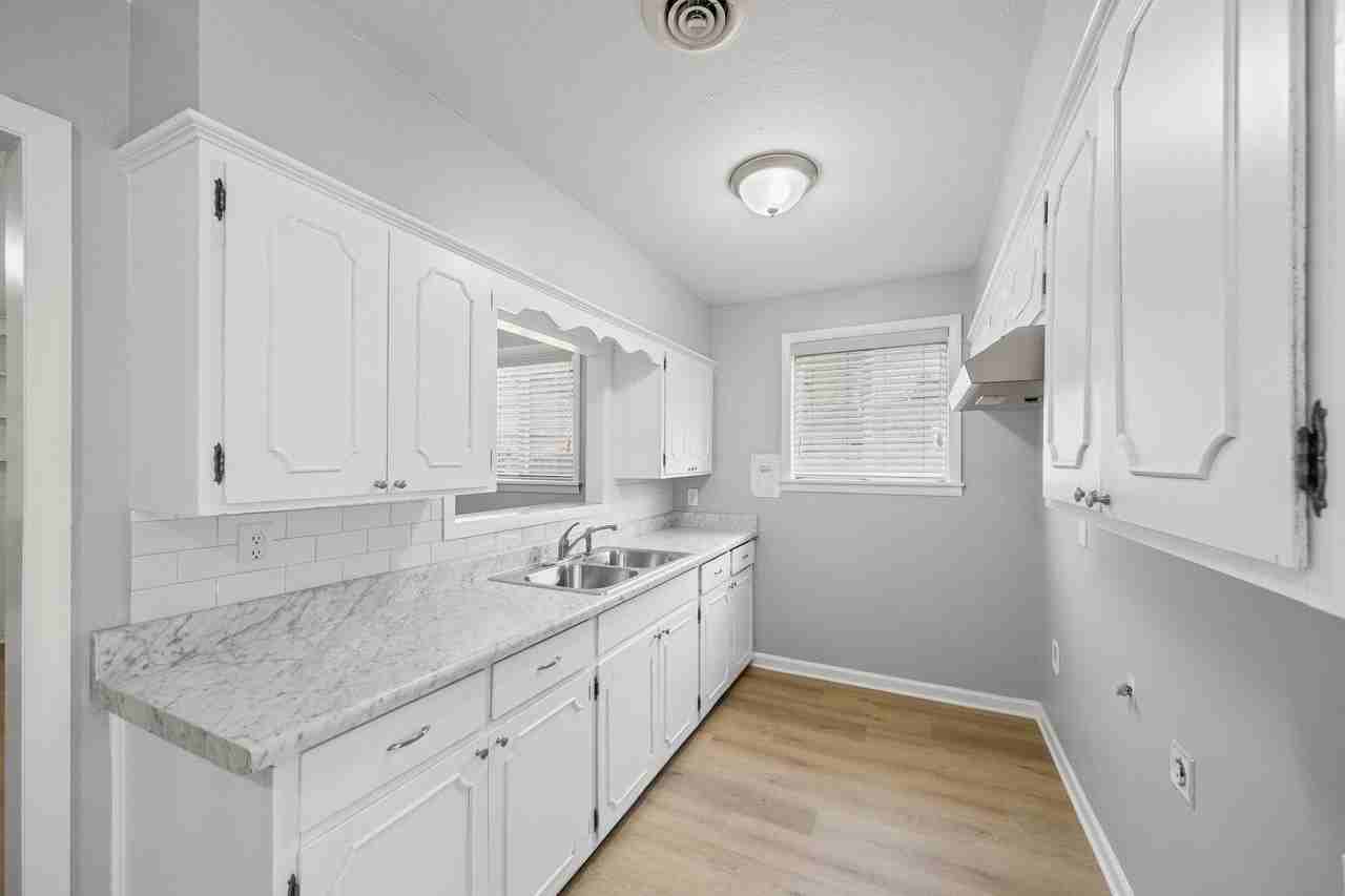 995 Avon Road - Photo 6 of 21