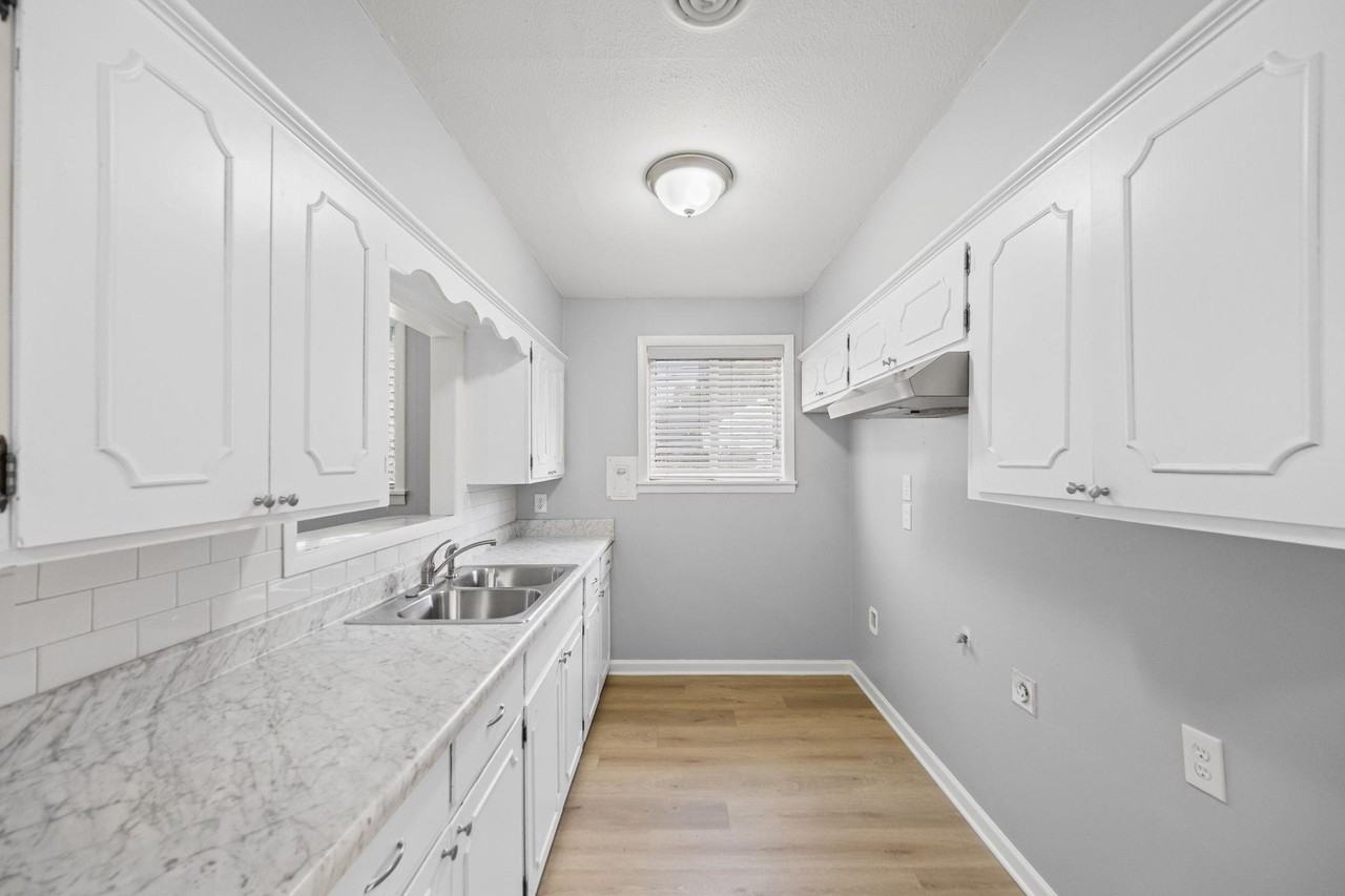 995 Avon Road - Photo 7 of 21