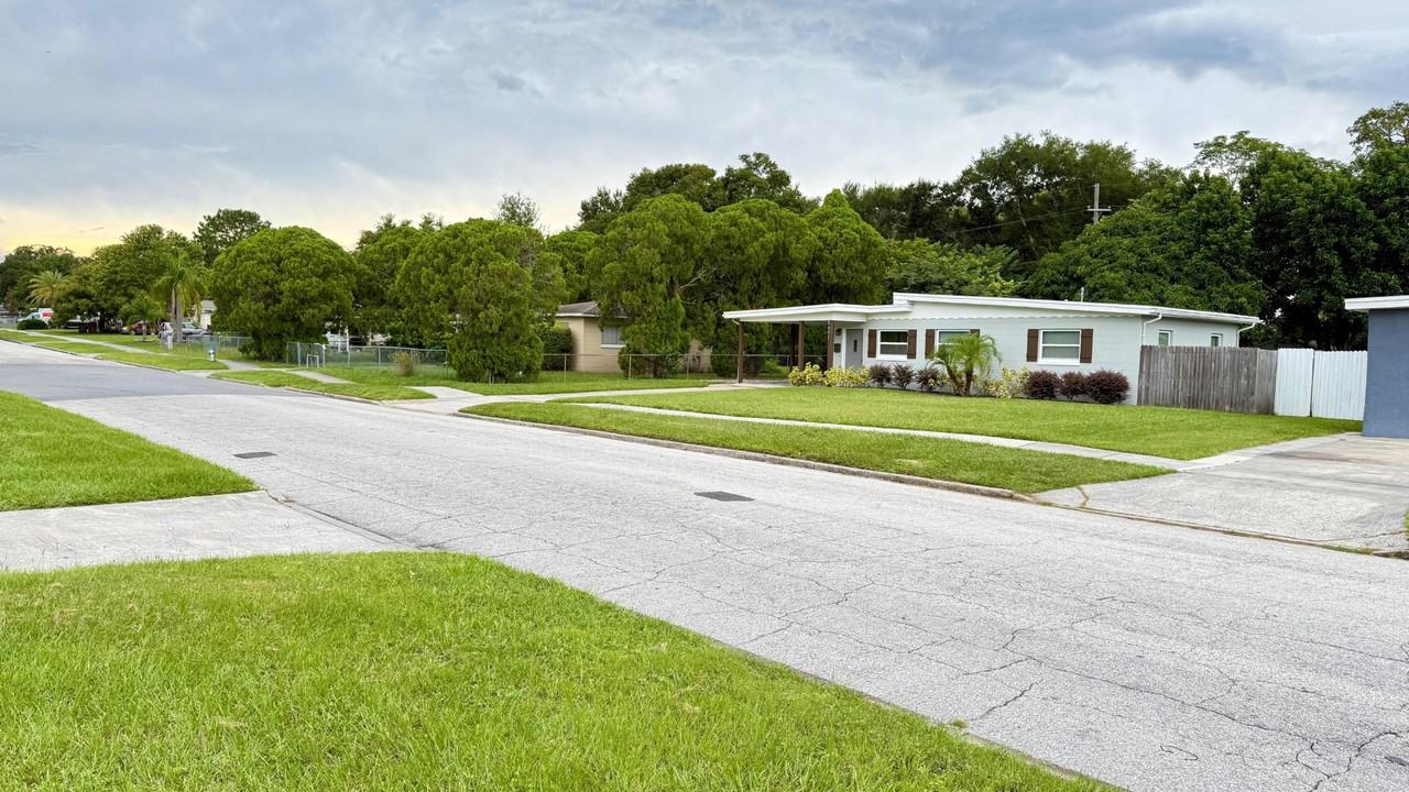 Montego Ln - Photo 4 of 11