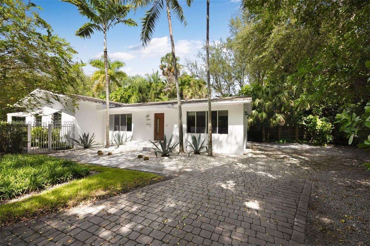 3894 Main Hwy - Photo 4 of 24