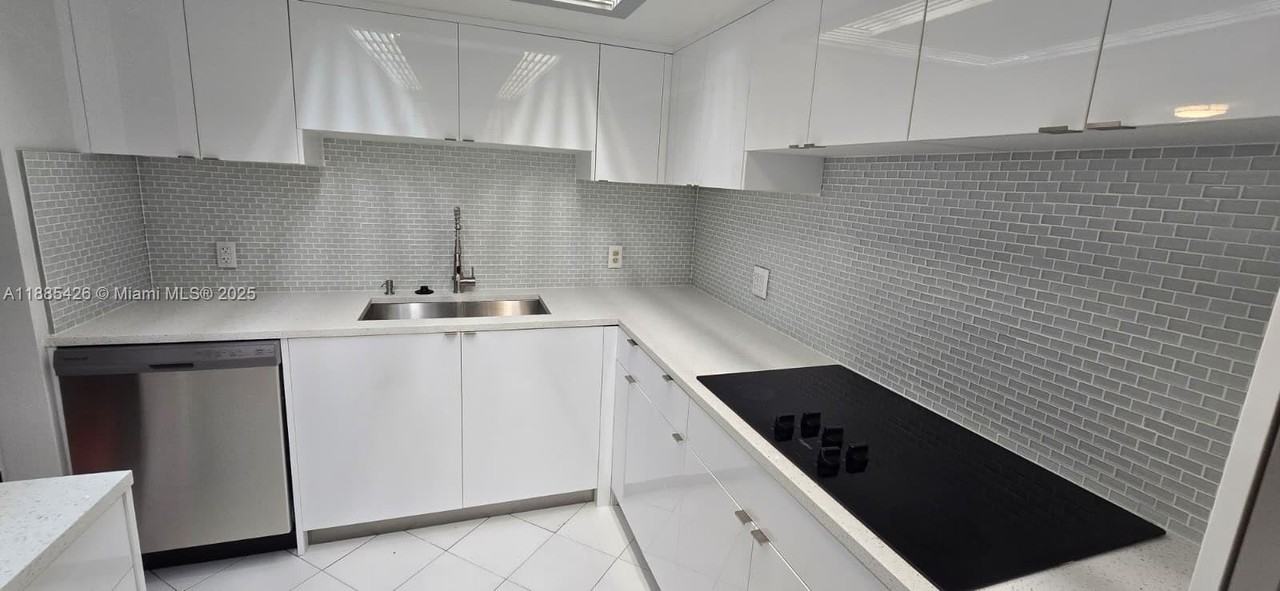 2843 S Bayshore Dr #3A - Photo 6 of 42