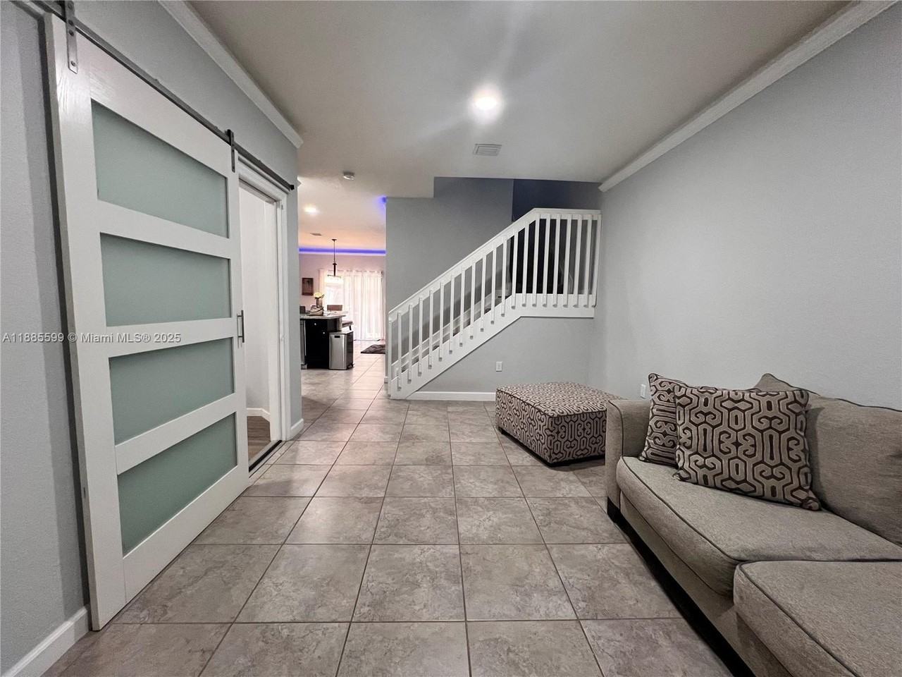 159 Se 34th Ave - Photo 3 of 27