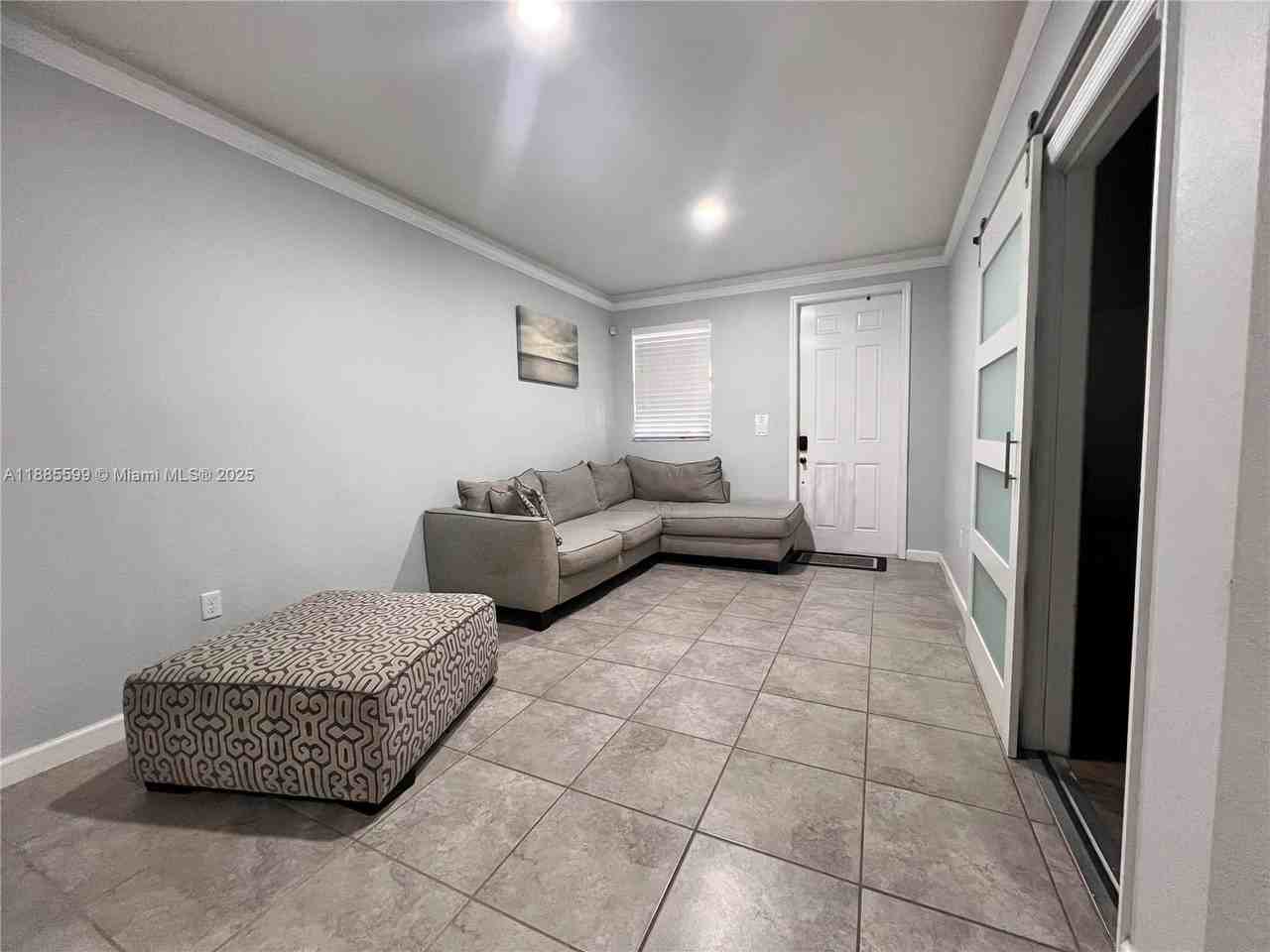 159 Se 34th Ave - Photo 4 of 27