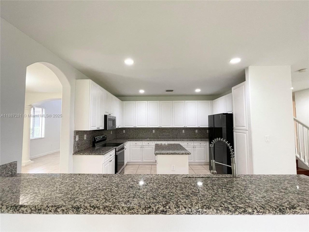 7636 Sw 193rd Ln - Photo 4 of 39