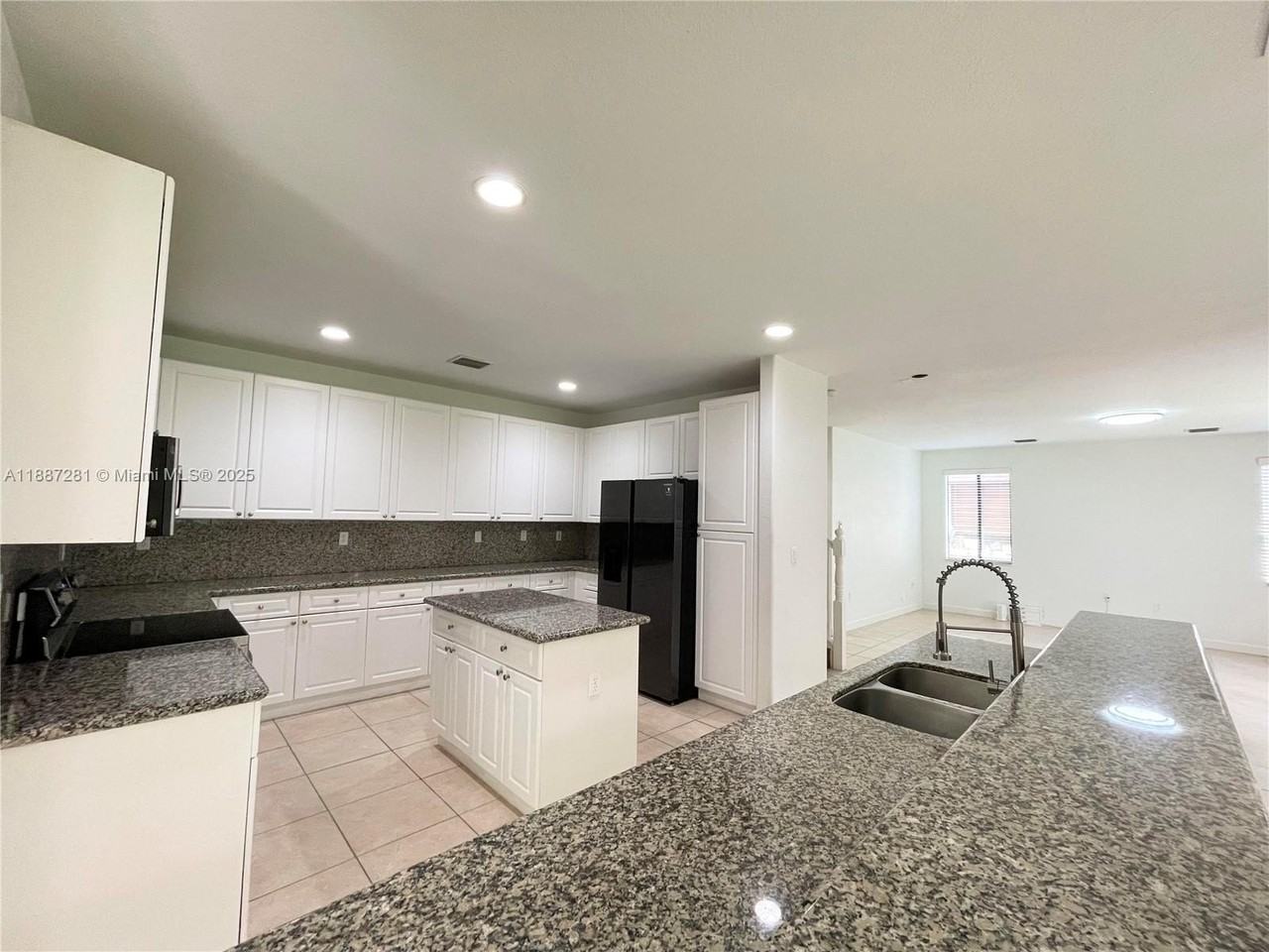 7636 Sw 193rd Ln - Photo 5 of 39