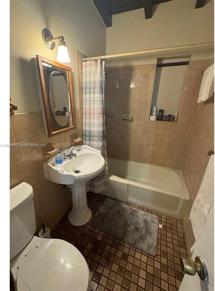 18201 Nw 3rd Ave #1 - Photo 4 of 4